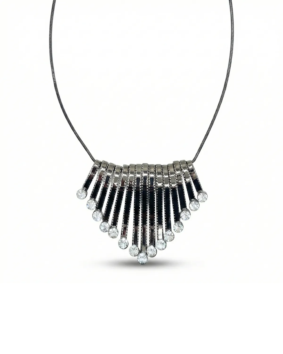 kaelakee-lehvikukujuline-kristallidega-statement-ehe-9097ST00176E1.webp kaelakee-lehvikukujuline-kristallidega-statement-ehe-9097ST00176E1.webp