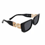 paikeseprillid-mustad-kuldsete-sangadetailidega-913TE02215E0-3-1.webp